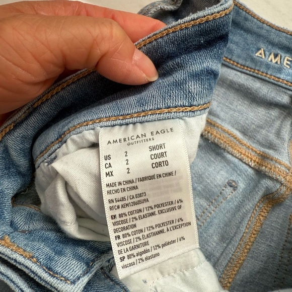 AMERICAN EAGLE Light wash ripped high rise cropped jeggings; size 2 Short - Picture 3 of 6